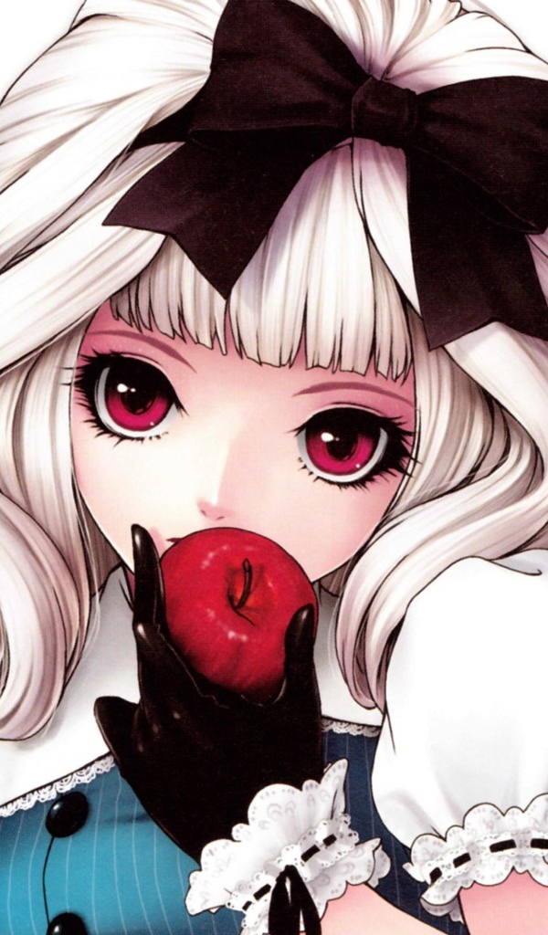 Девушка аниме с длинными белыми волосами с яблоком в руке