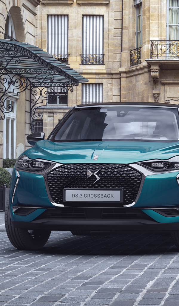 Blue 2018 SUV DS 3 Crossback on a city street