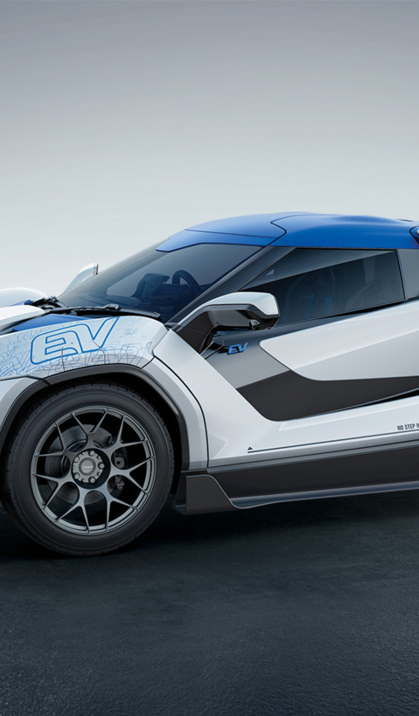 Автомобиль TaMo Racemo, 2018 на сером фоне