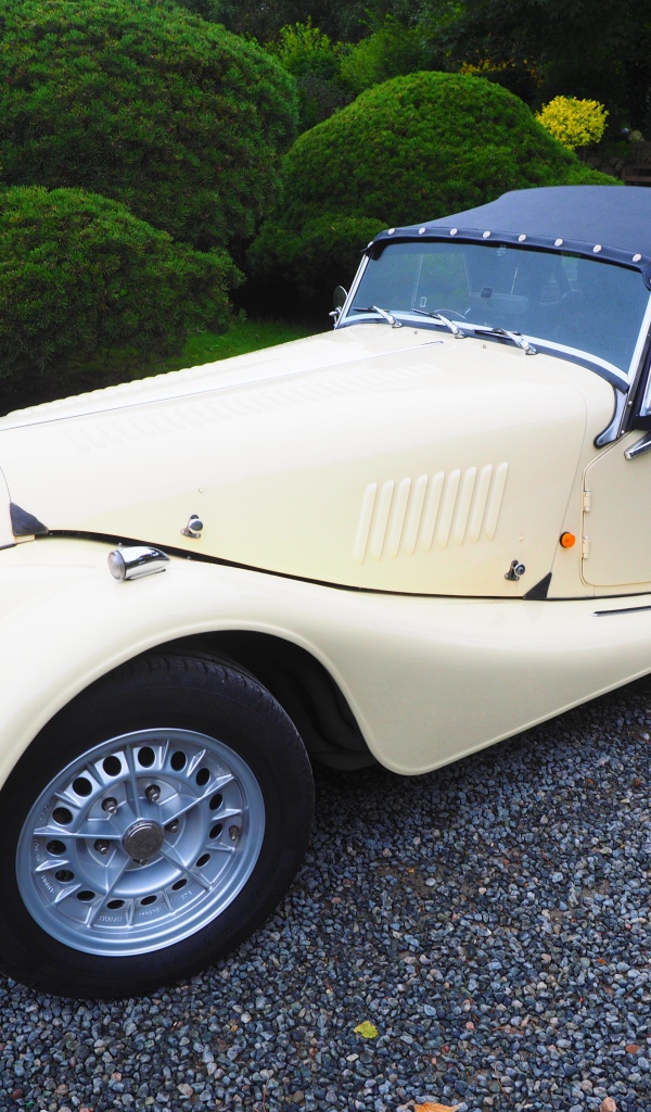 Спортивный ретро автомобиль Morgan Plus 8