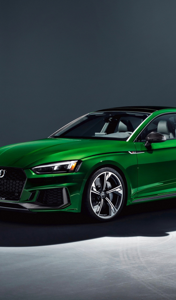Зеленый автомобиль Audi RS5, 2019