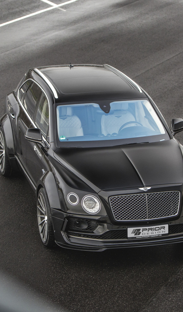 Черный кроссовер Bentley Bentayga, 2018