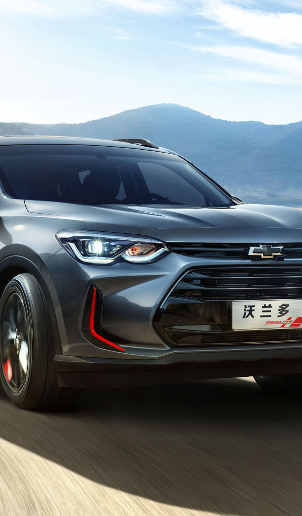 Серебристый внедорожник Chevrolet Orlando 2019 года