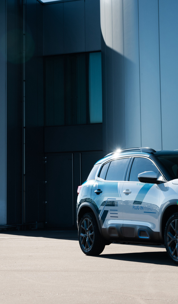 Белый внедорожник Citroen C5 2018 года