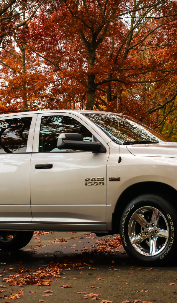 Автомобиль пикап Dodge Ram 1500