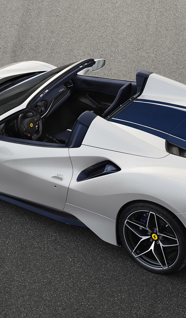 Быстрый автомобиль Ferrari 488 Pista Spider, 2019 вид сзади