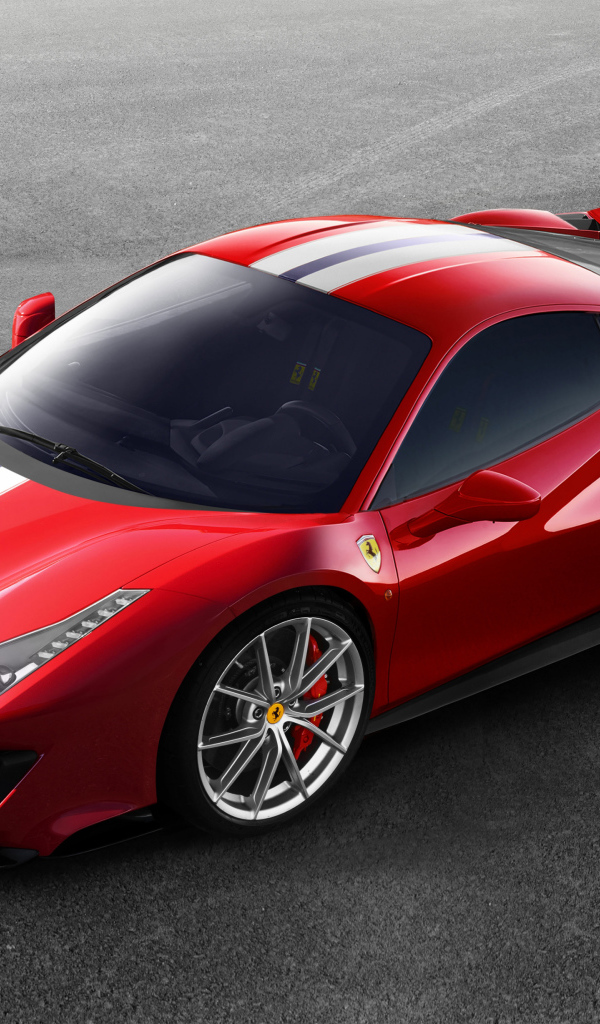 Красный спортивный автомобиль Ferrari 488 Pista 2018