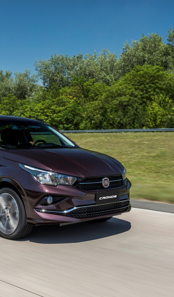 Автомобиль Fiat  Cronos Precision, 2018 года на трассе