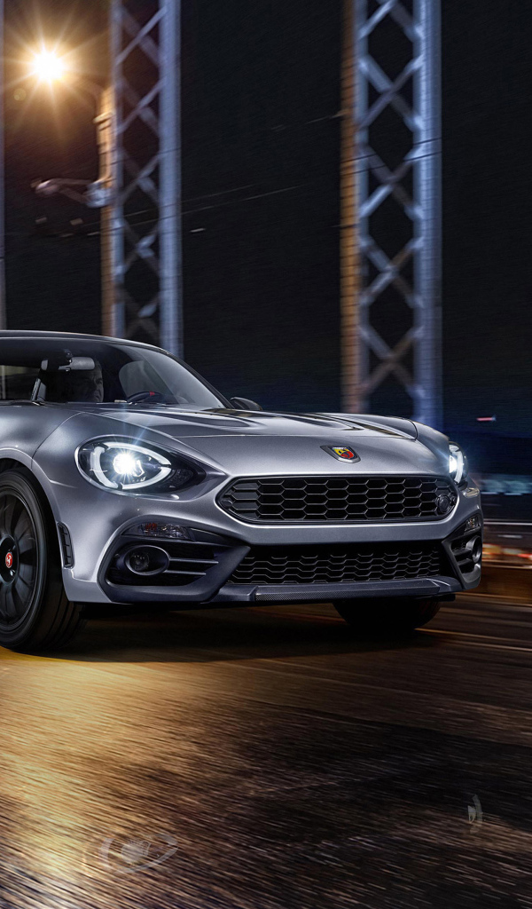 Серебристый автомобиль Fiat 124 GT, 2018 на мосту