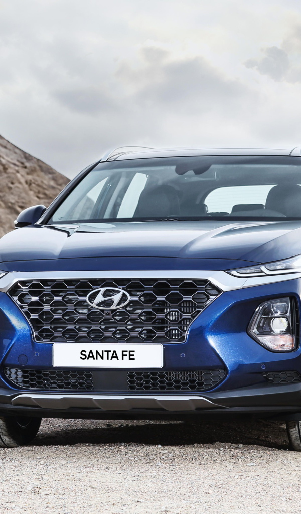 Синий внедорожник Hyundai Santa Fe, 2019 года