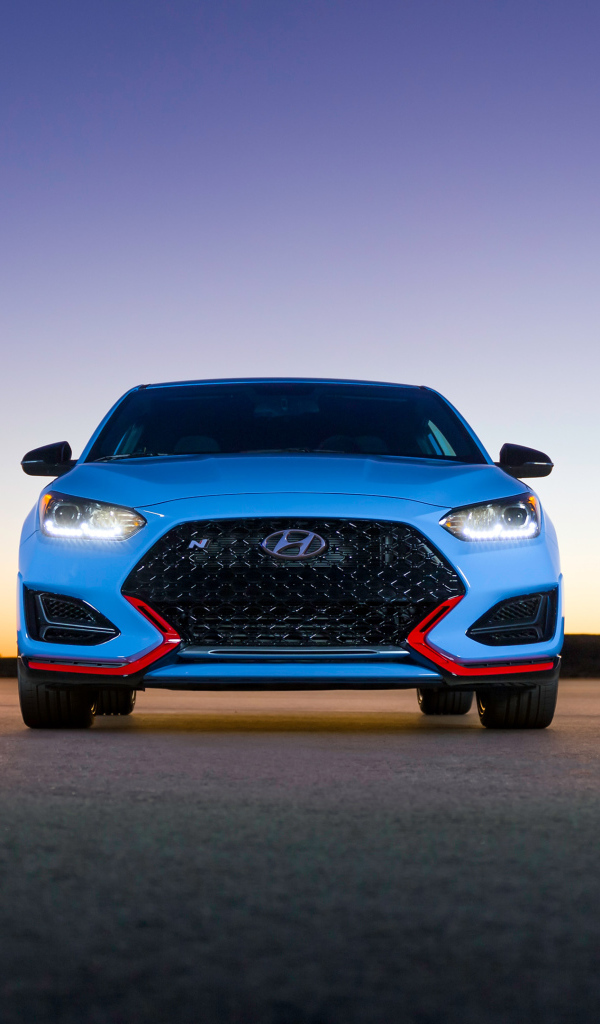 Автомобиль Hyundai Veloster N, 2018 вид спереди