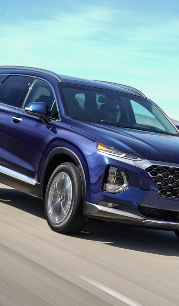 Внедорожник Hyundai Santa Fe, 2019 на трассе