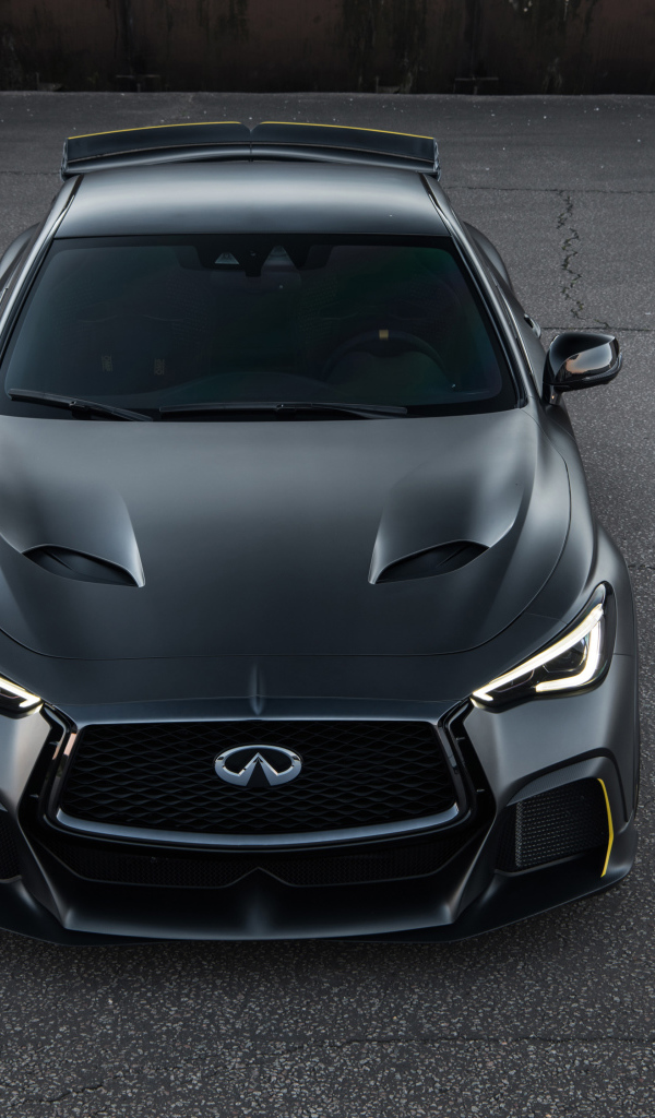 Автомобиль Infiniti Project Black S стоит на асфальте