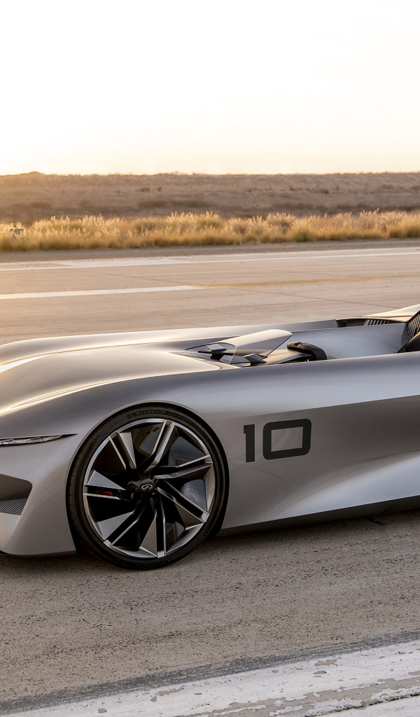 Серебристый автомобиль Infiniti Prototype 10 Concept 2018