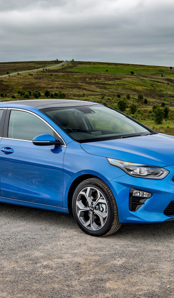 Синий кроссовер Kia Ceed 2019