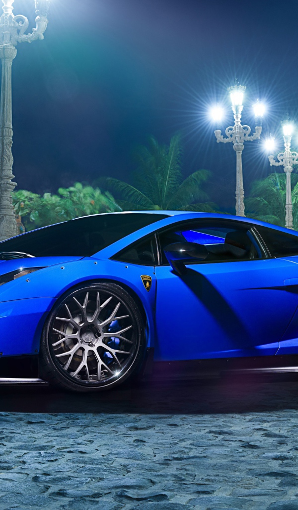 Синий автомобиль Lamborghini Gallardo 