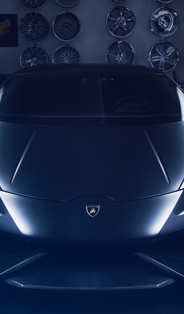 Дорогой быстрый автомобиль Lamborghini Huracan 1
