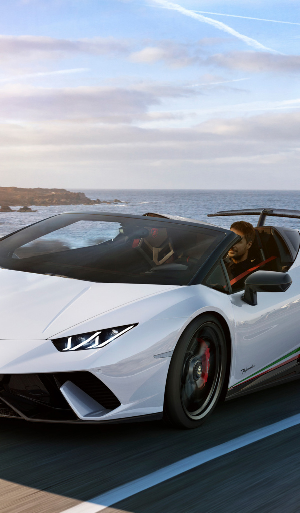 Белый кабриолет Lamborghini Huracan Performante Spyder Front View 2018