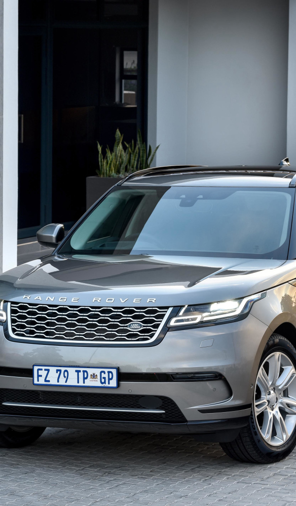 Серебристый внедорожник Land Rover Velar D240 HSE