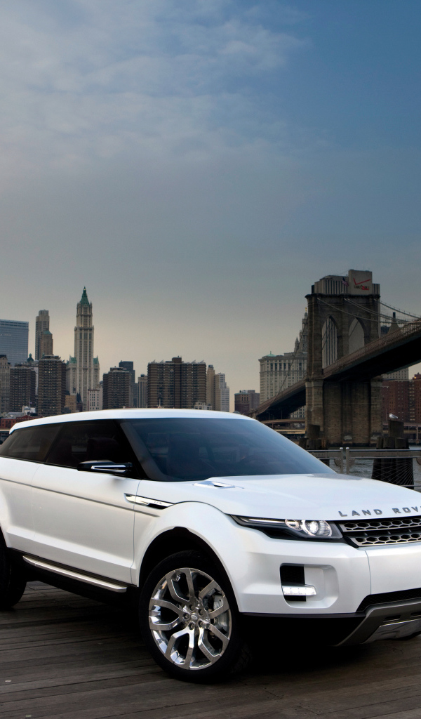 Белый внедорожник Range Rover LRX, 2019