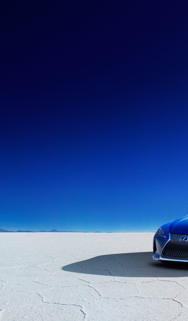 Новый автомобиль Lexus LC 500h Structural Blue, 2018 года в пустыне