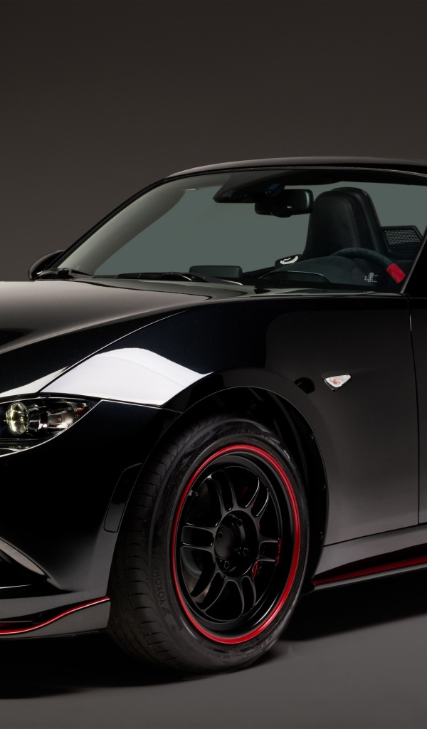 Черный автомобиль кабриолет Mazda MX-5, 2018