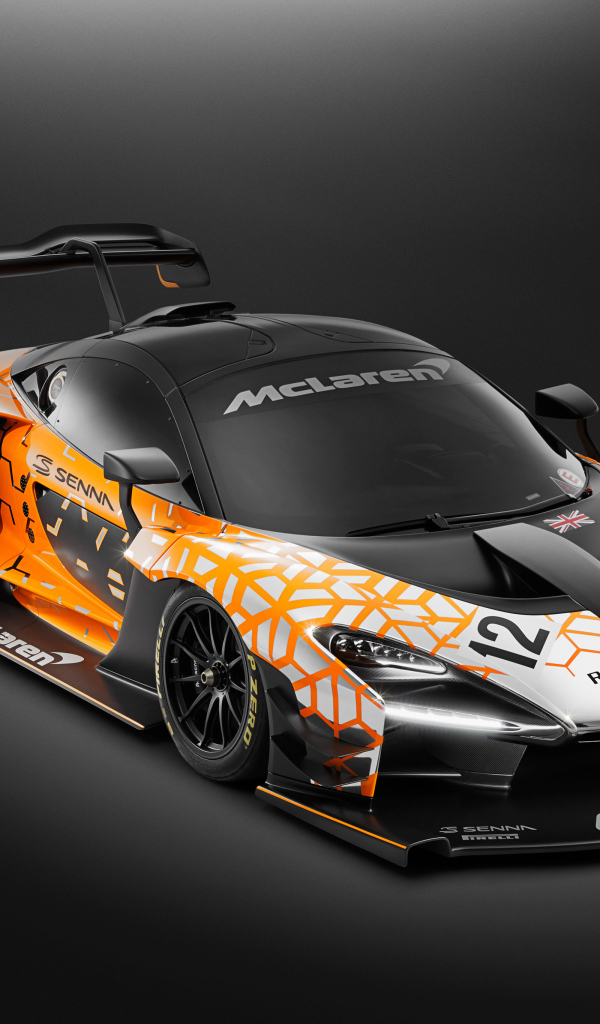 Гоночный автомобиль McLaren Senna GTR Concept на сером фоне
