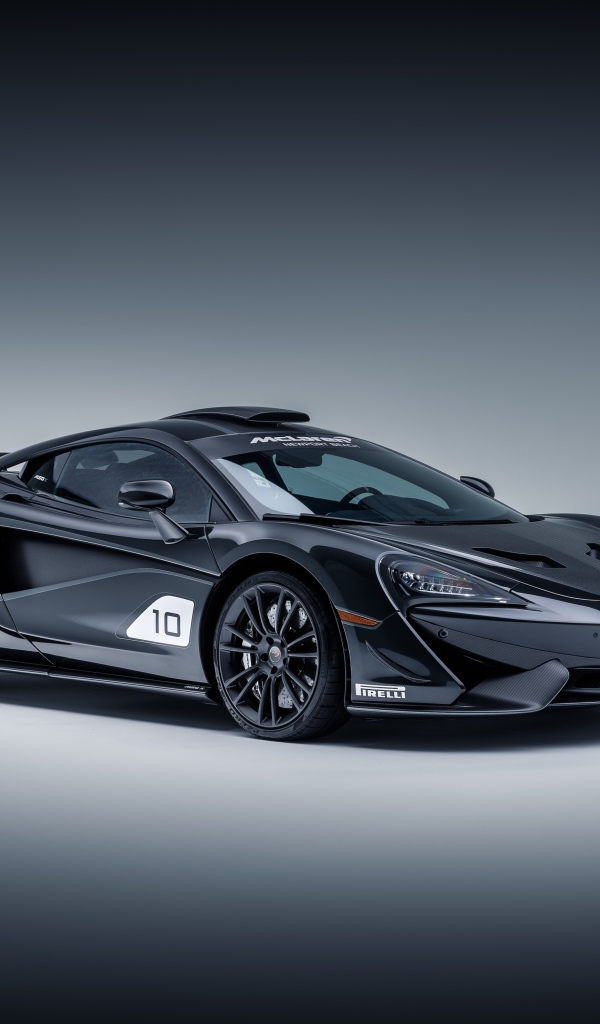 Спортивный автомобиль McLaren 570S MSO X на сером фоне