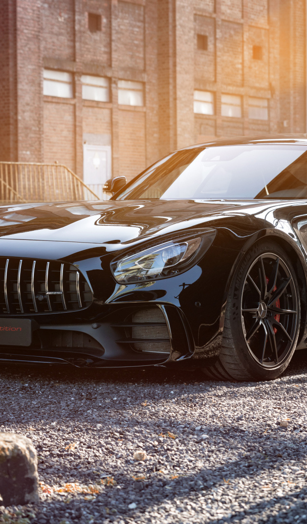 Черный спортивный стильный автомобиль Mercedes AMG GTR, 2018