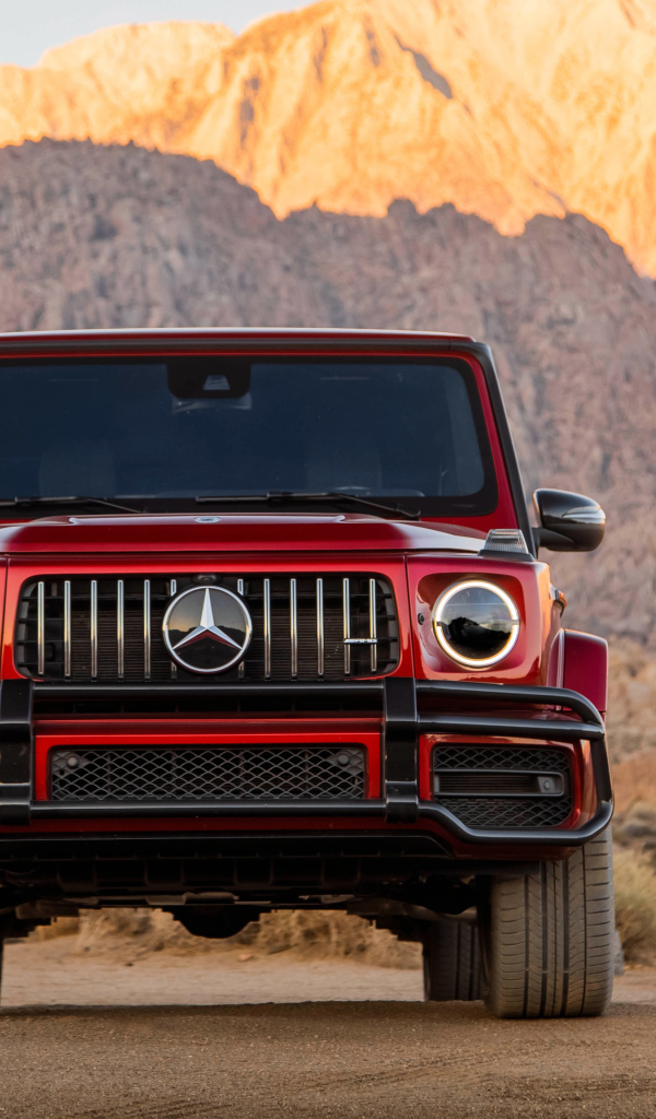 Красный Mercedes-AMG G 63, 2019 года на фоне гор
