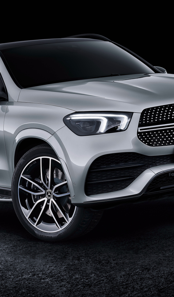 Серебристый Mercedes-Benz GLE 450 2019 года