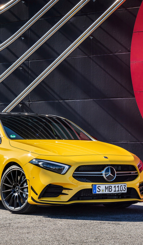 Желтый автомобиль Mercedes-AMG A35, 2019 года