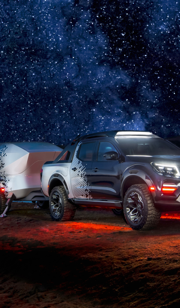 Автомобиль Nissan Navara 2018 года под звездным небом 