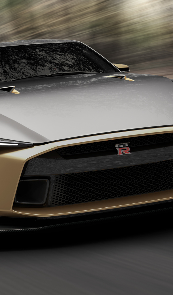 Автомобиль Nissan GT-R50 концепт на трассе