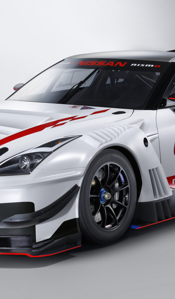 Спортивный автомобиль Nissan GT-R Nismo GT3, 2018 на сером фоне