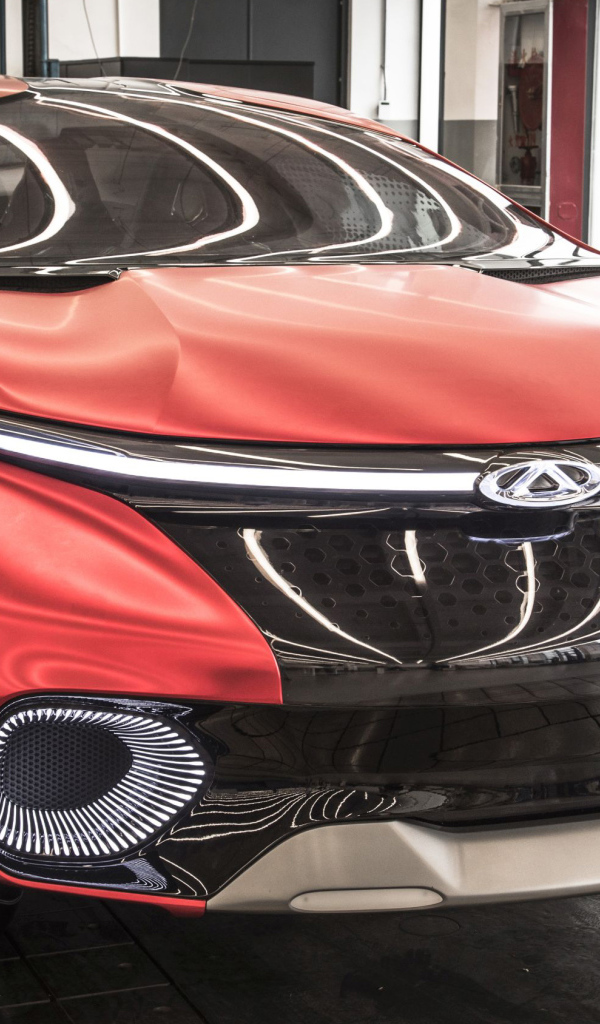 Красный автомобиль концепт Chery FV2030, вид спереди