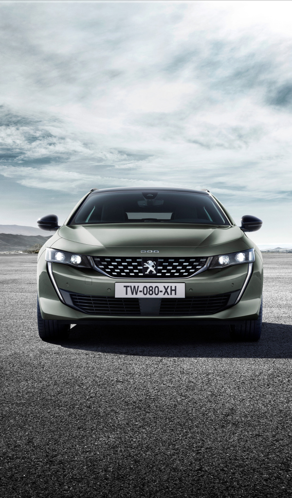 Автомобиль Peugeot 508 SW GT 2018 года вид спереди 