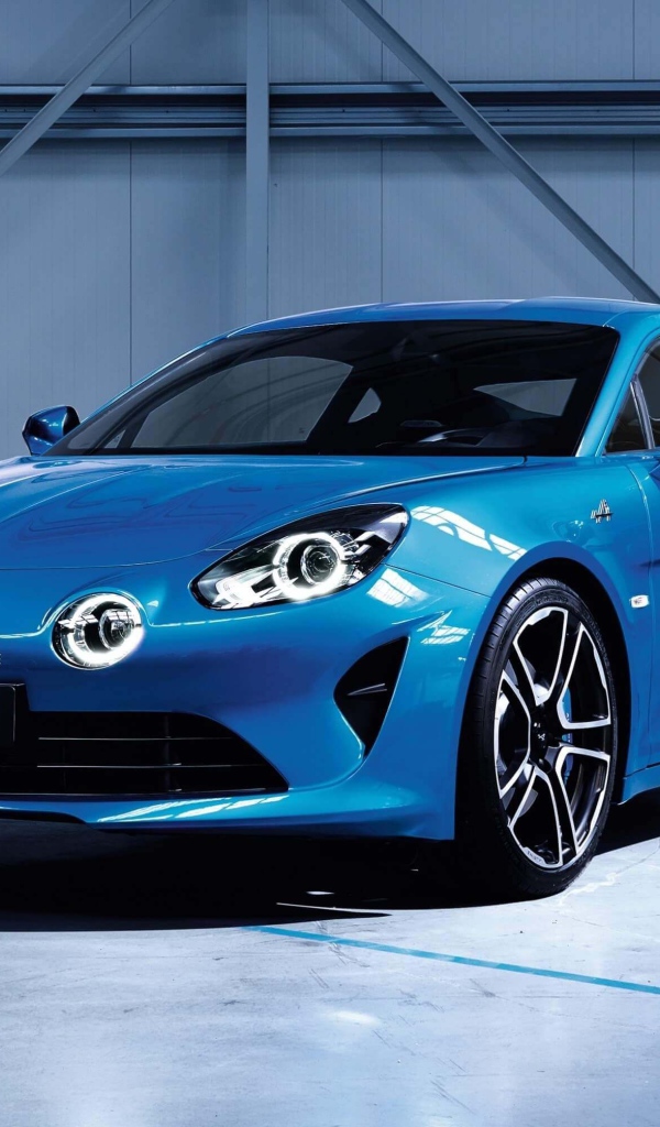 Голубой автомобиль Renault Alpine A110, 2019 года