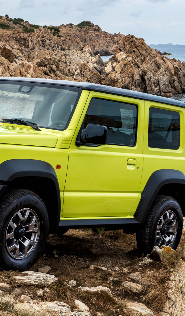 Желтый внедорожник Suzuki Jimny AllGrip 2018 года