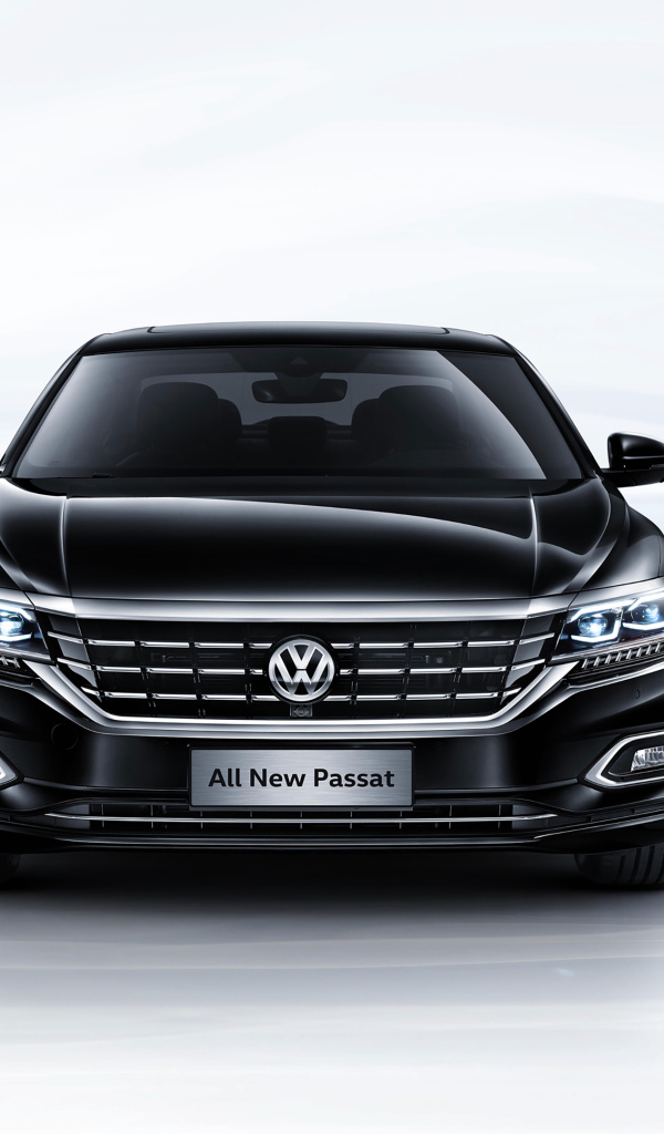 Черный автомобиль Volkswagen Passat 380 TSI вид спереди