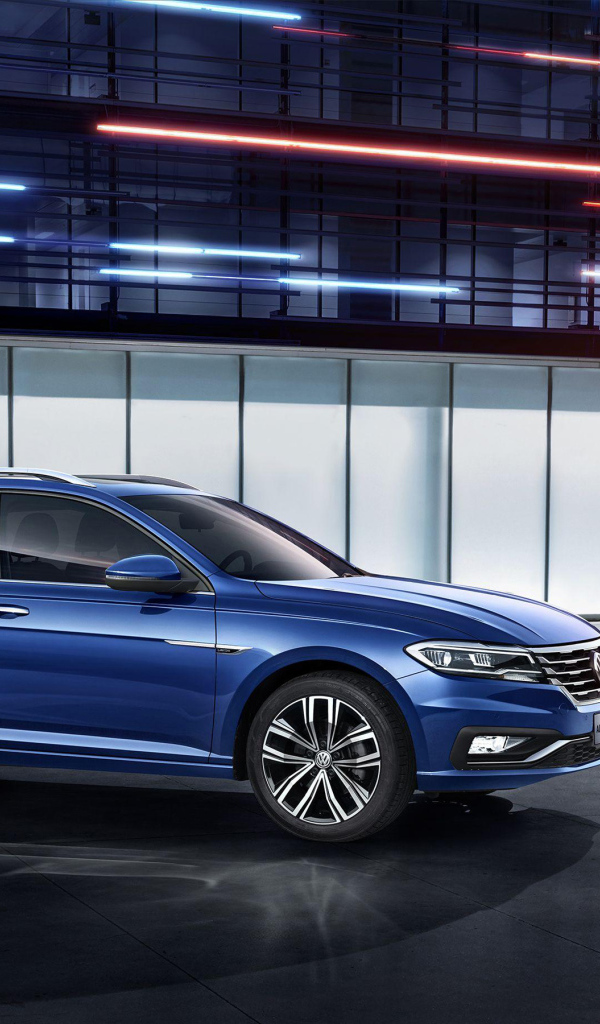 Синий автомобиль Volkswagen Gran Lavida, 2018