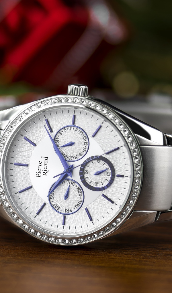 Красивые наручные часы Pierre Ricaud