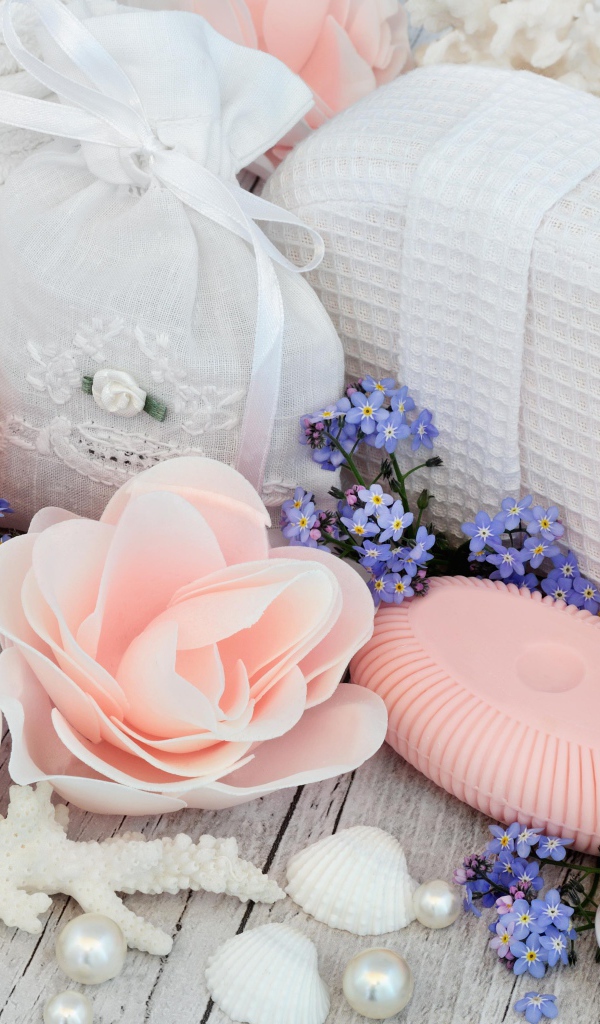 Ароматная соль, мыло, свечи и предметы декора для СПА 