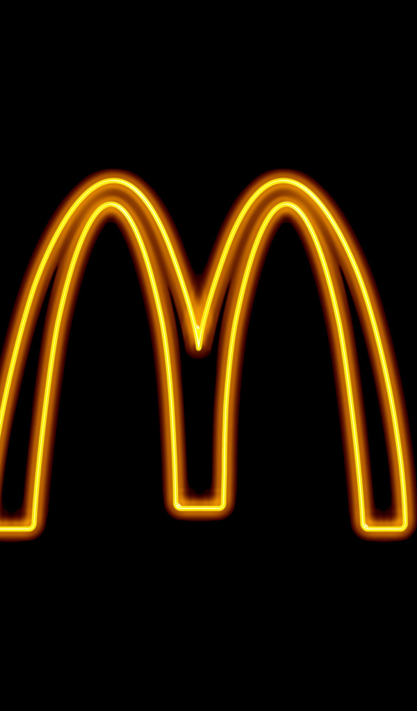 Логотип Макдональдса на черном фоне