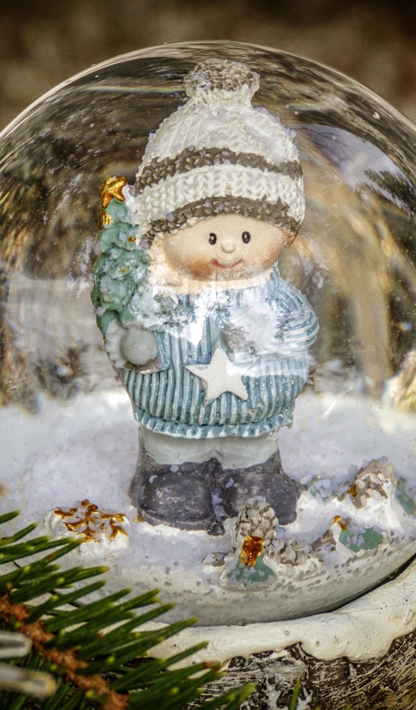 Снежный стеклянный шар с фигуркой внутри 