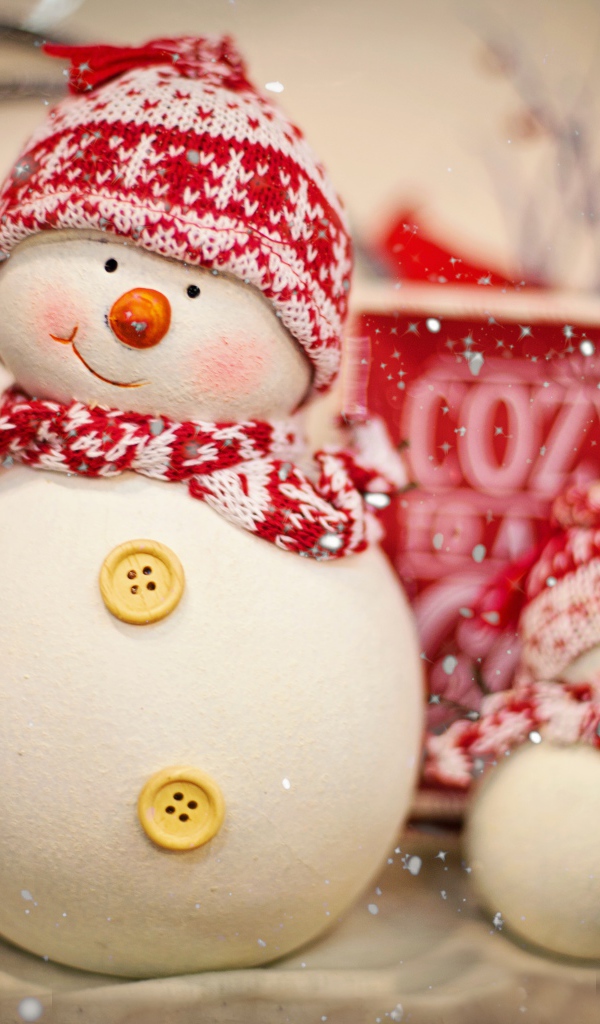 Фигурка снеговика в шапке с шарфом