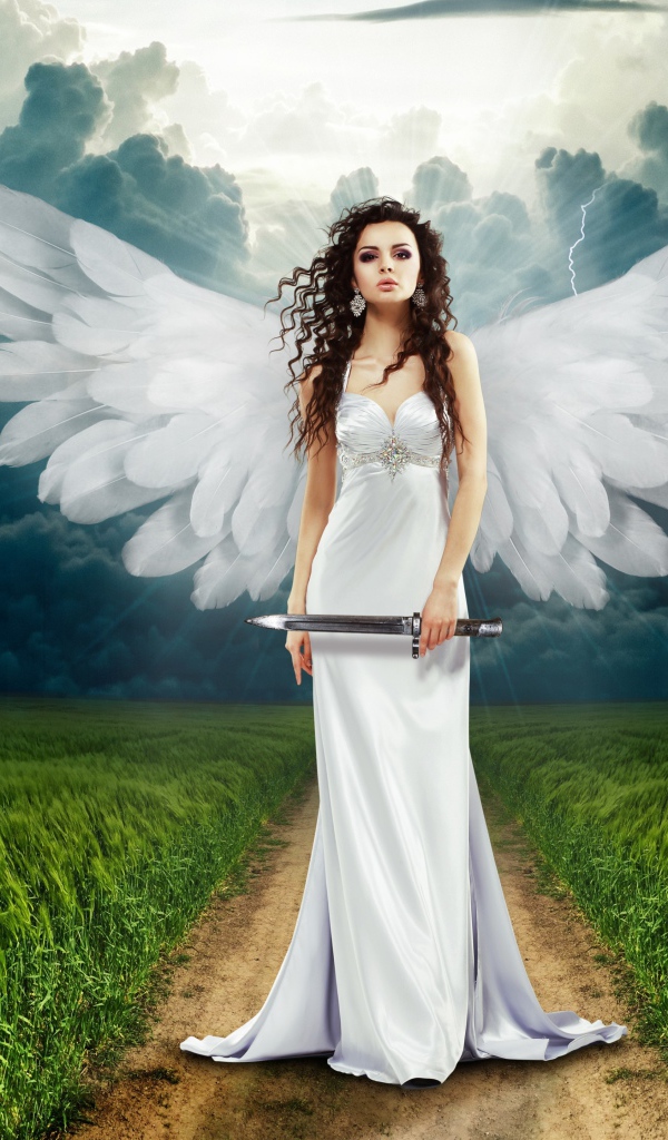 Девушка ангел в красивом белом платье с мечом в руках