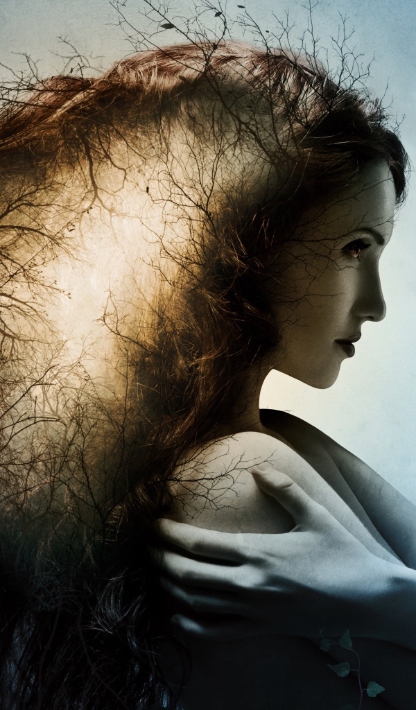 Красивая девушка с волшебными волосами