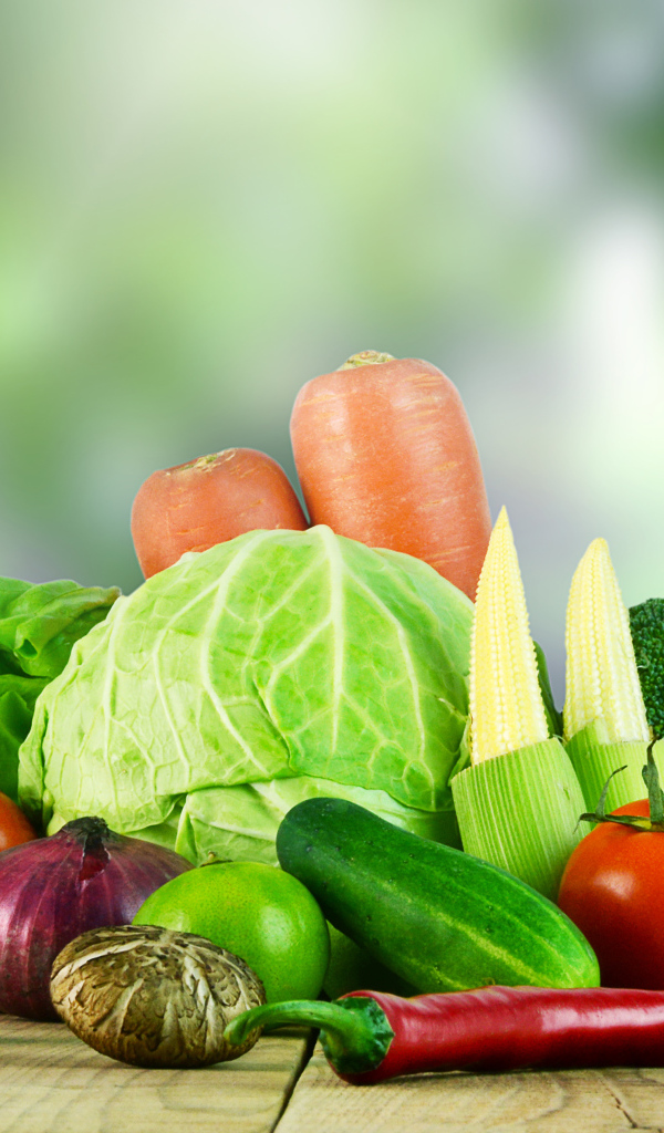 Свежие овощи на столе