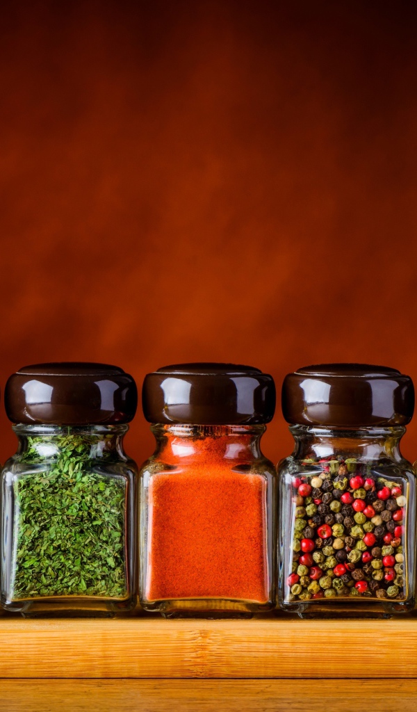 Стеклянные баночки со специями